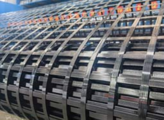 大成镇钢塑土工格栅：基建“隐形脊梁”的绿色智造与长寿命进化论